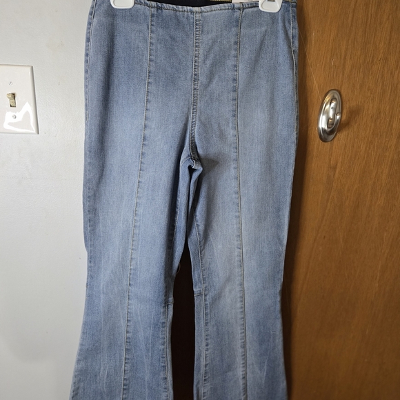 Stylish Blue Denim Jeans - Picture 1 of 4